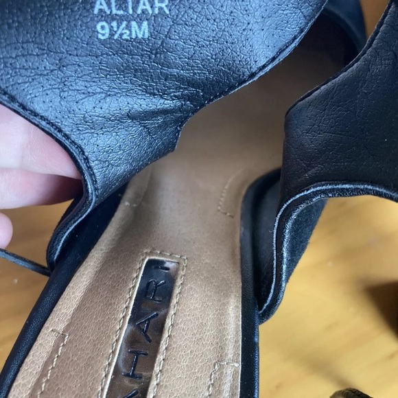 Tahari Retro heels - Picture 7 of 8